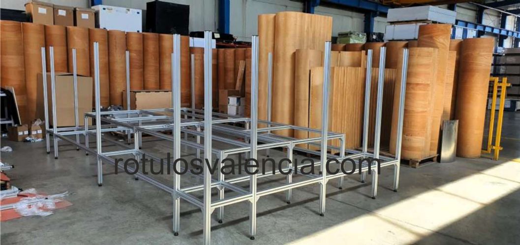 Estructura personalizada, desmontable, resistente y facil de instalar para exposiciones, dioramas, eventos...