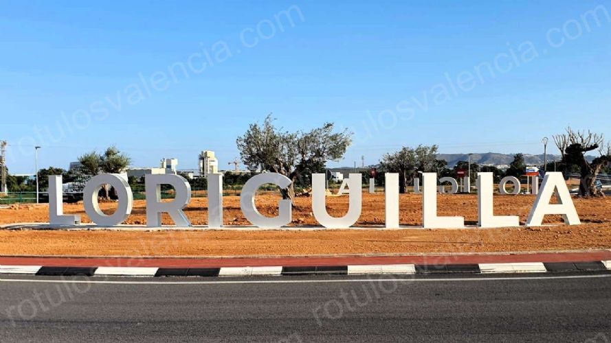 Letras XL en 3D para rotonda en Loriguilla